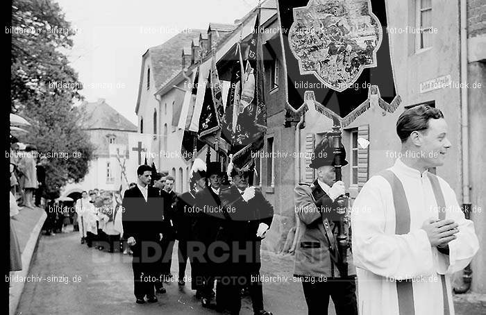 Kinder Kommunion in Sinzig in den 50er und 60er Jahren: KNKMSN-001549