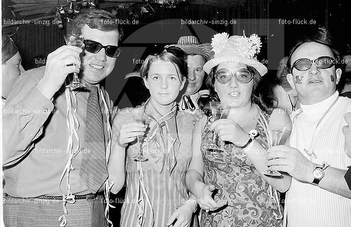 1970 Karneval im Sportverein: KRSP-015493