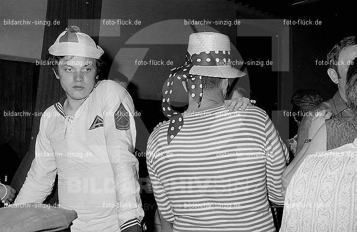 1970 Karneval im Sportverein: KRSP-015511