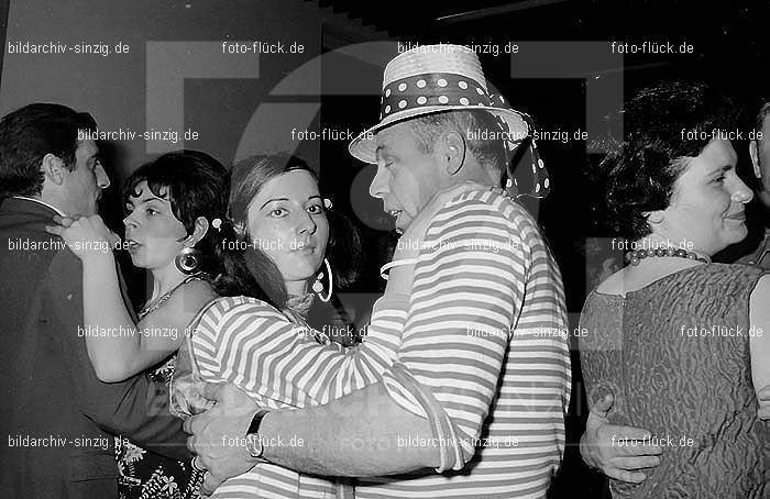 1970 Karneval im Sportverein: KRSP-015512