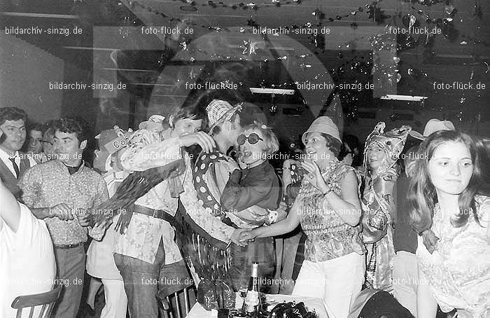 1970 Karneval im Sportverein: KRSP-015522