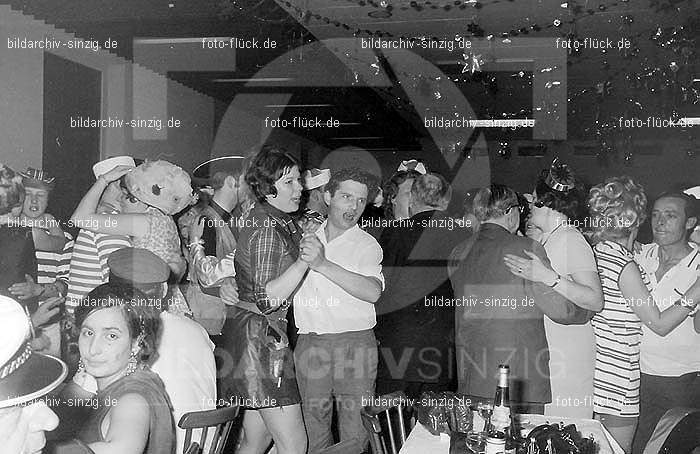 1970 Karneval im Sportverein: KRSP-015525