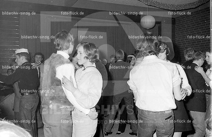 1970 Karneval im Jugendheim: KRJG-015532
