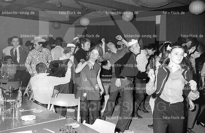 1970 Karneval im Jugendheim: KRJG-015537