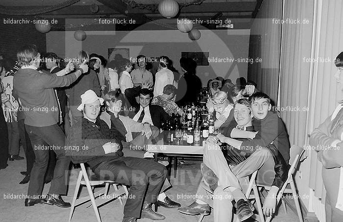 1970 Karneval im Jugendheim: KRJG-015538