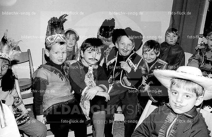 1971/1970 Karneval im Kath. Kindergarten St. Peter Sinzig: KRKTKNSTPTSN-015564