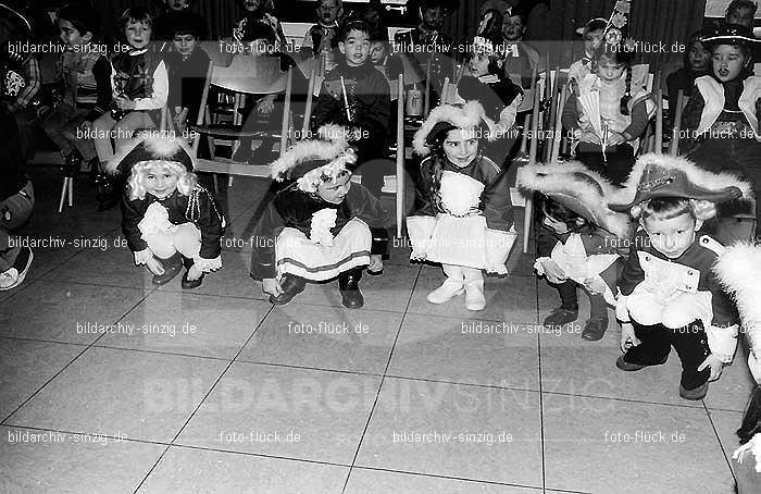 1971/1970 Karneval im Kath. Kindergarten St. Peter Sinzig: KRKTKNSTPTSN-015572