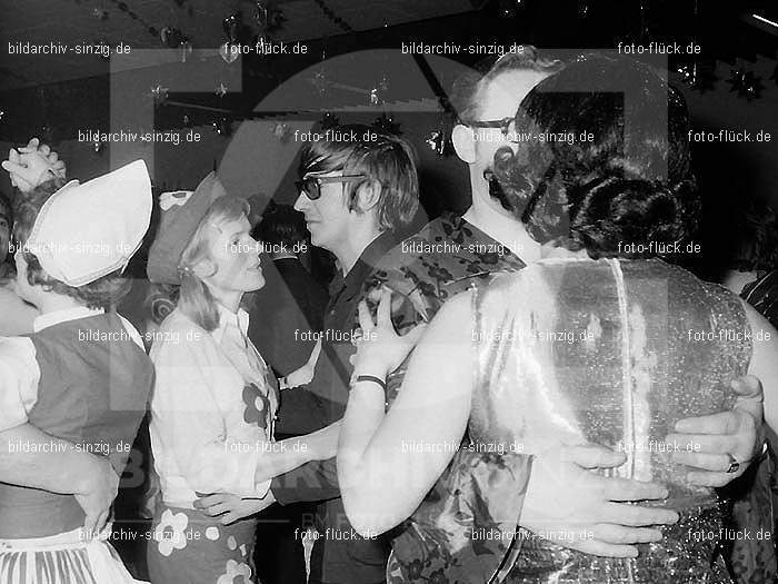 1970 Karnevalsfeier im Turnverein: KRTR-015616