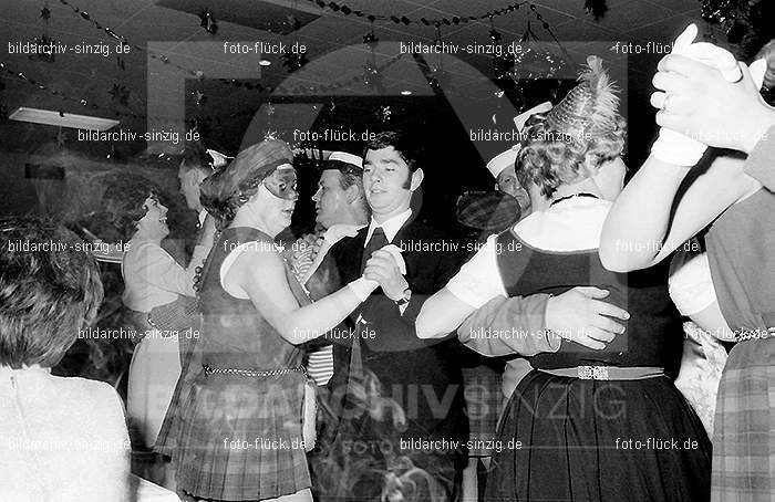 1970 Karnevalsfeier im Turnverein: KRTR-015635