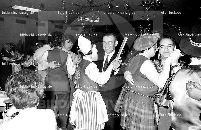 1970 Karnevalsfeier im Turnverein: KRTR-015639