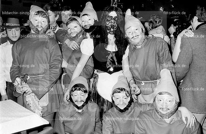 1970 Karnevalsfeier im Turnverein: KRTR-015644