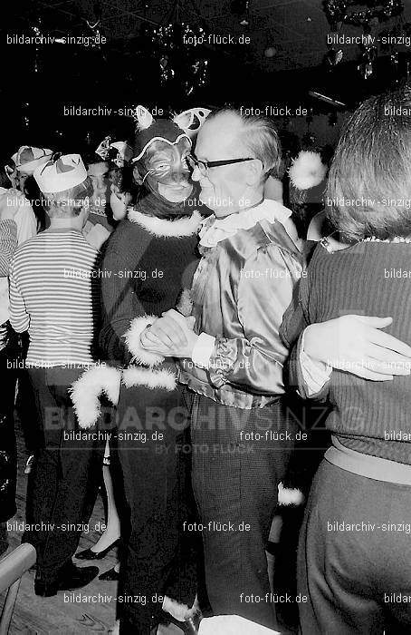 1970 Karnevalsfeier im Turnverein: KRTR-015647