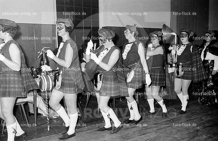 1970 Karnevalsfeier im Turnverein: KRTR-015656