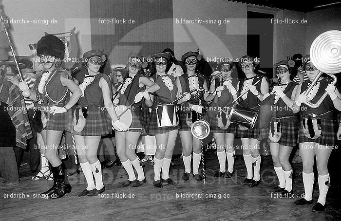 1970 Karnevalsfeier im Turnverein: KRTR-015662
