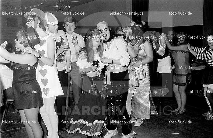 1970 Karnevalsfeier im Turnverein: KRTR-015668