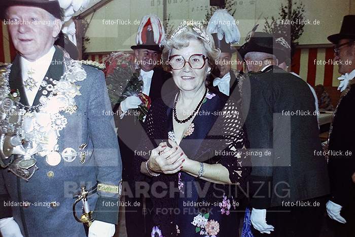 1977 -Sankt Josef Gesellschaft - Jusseps-Jonge im Zelt Kirmes Dienstag: SNJSGSJSJNZLKRDN-015736