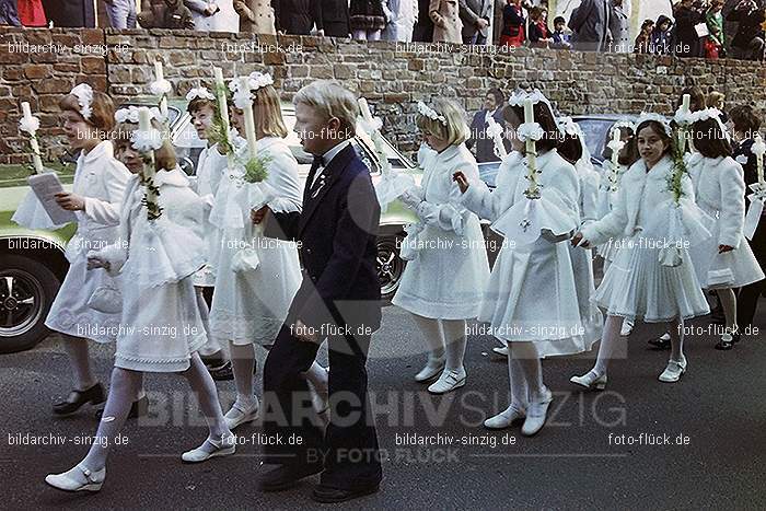 1977 - 1. hl. Kommunion in der St.Peter Kirche Sinzig -Pfarrer Heribert Kraus: HLKMSTPTKRSNPFHRKR-015825