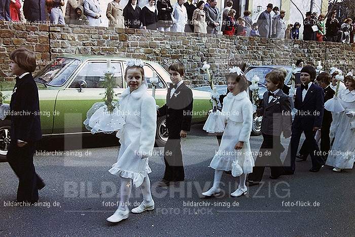 1977 - 1. hl. Kommunion in der St.Peter Kirche Sinzig -Pfarrer Heribert Kraus: HLKMSTPTKRSNPFHRKR-015827