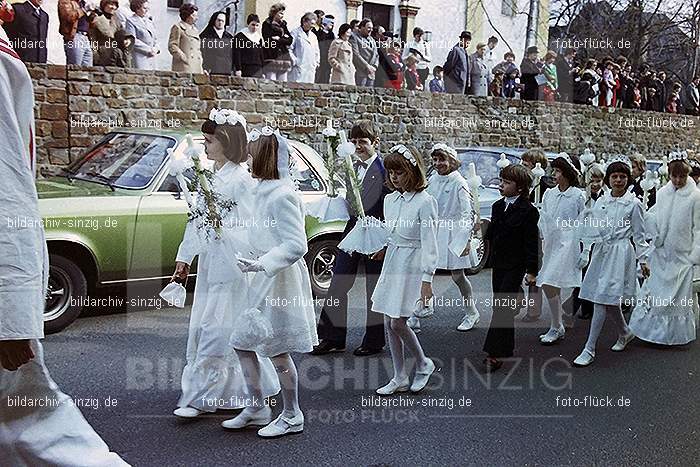 1977 - 1. hl. Kommunion in der St.Peter Kirche Sinzig -Pfarrer Heribert Kraus: HLKMSTPTKRSNPFHRKR-015831