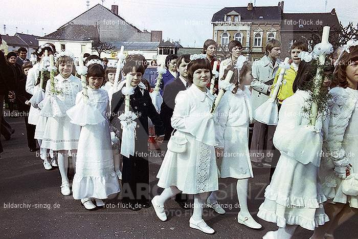 1977 - 1. hl. Kommunion in der St.Peter Kirche Sinzig -Pfarrer Heribert Kraus: HLKMSTPTKRSNPFHRKR-015834