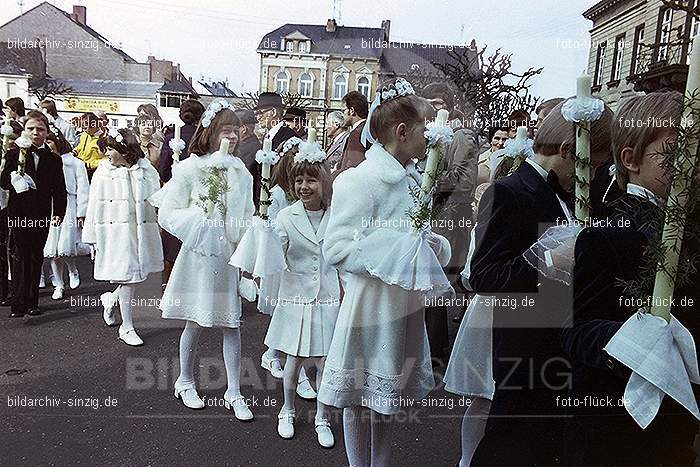 1977 - 1. hl. Kommunion in der St.Peter Kirche Sinzig -Pfarrer Heribert Kraus: HLKMSTPTKRSNPFHRKR-015838