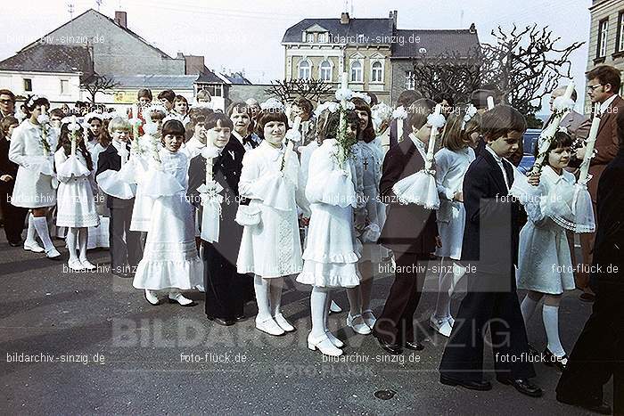 1977 - 1. hl. Kommunion in der St.Peter Kirche Sinzig -Pfarrer Heribert Kraus: HLKMSTPTKRSNPFHRKR-015840
