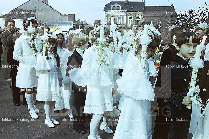 1977 - 1. hl. Kommunion in der St.Peter Kirche Sinzig -Pfarrer Heribert Kraus: HLKMSTPTKRSNPFHRKR-015841