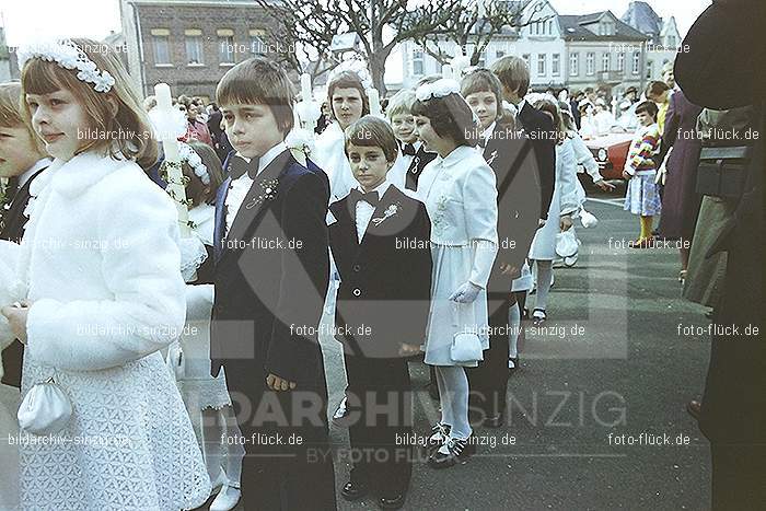 1977 - 1. hl. Kommunion in der St.Peter Kirche Sinzig -Pfarrer Heribert Kraus: HLKMSTPTKRSNPFHRKR-015844