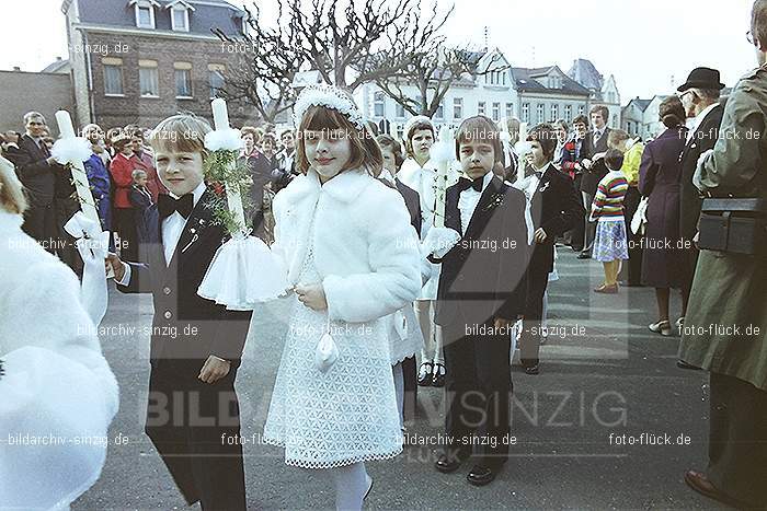 1977 - 1. hl. Kommunion in der St.Peter Kirche Sinzig -Pfarrer Heribert Kraus: HLKMSTPTKRSNPFHRKR-015845