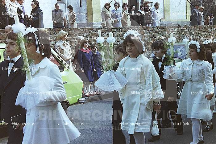 1977 - 1. hl. Kommunion in der St.Peter Kirche Sinzig -Pfarrer Heribert Kraus: HLKMSTPTKRSNPFHRKR-015850