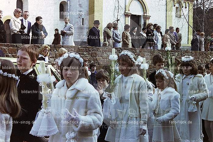 1977 - 1. hl. Kommunion in der St.Peter Kirche Sinzig -Pfarrer Heribert Kraus: HLKMSTPTKRSNPFHRKR-015852