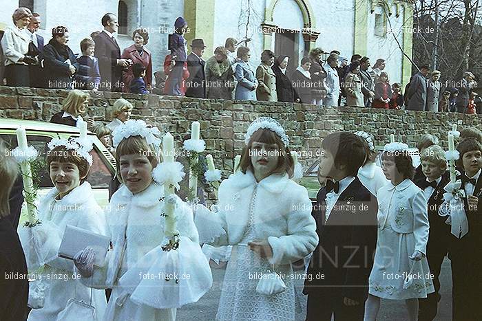 1977 - 1. hl. Kommunion in der St.Peter Kirche Sinzig -Pfarrer Heribert Kraus: HLKMSTPTKRSNPFHRKR-015855