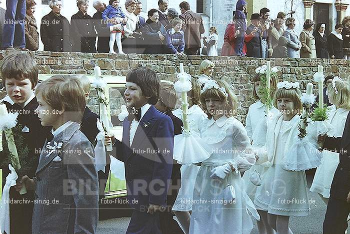 1977 - 1. hl. Kommunion in der St.Peter Kirche Sinzig -Pfarrer Heribert Kraus: HLKMSTPTKRSNPFHRKR-015859