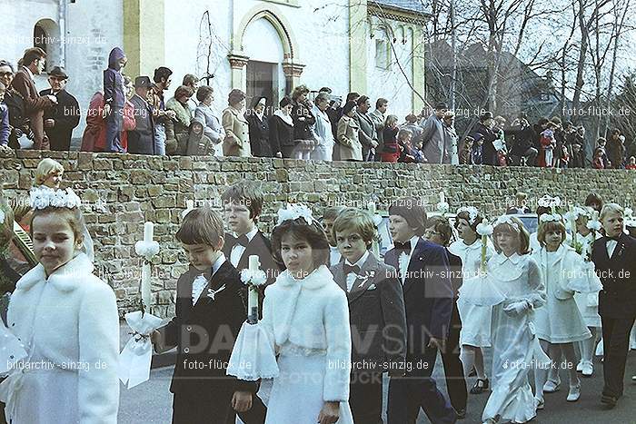 1977 - 1. hl. Kommunion in der St.Peter Kirche Sinzig -Pfarrer Heribert Kraus: HLKMSTPTKRSNPFHRKR-015860