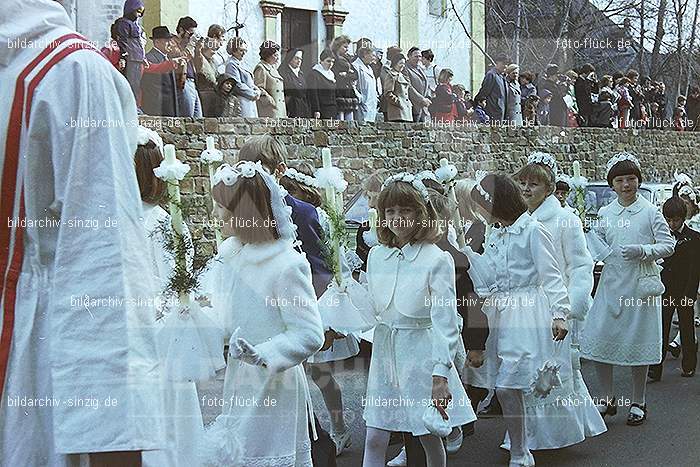 1977 - 1. hl. Kommunion in der St.Peter Kirche Sinzig -Pfarrer Heribert Kraus: HLKMSTPTKRSNPFHRKR-015863