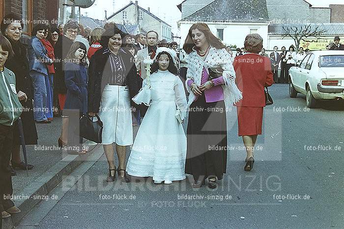 1977 - 1. hl. Kommunion in der St.Peter Kirche Sinzig -Pfarrer Heribert Kraus: HLKMSTPTKRSNPFHRKR-015865