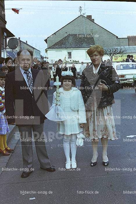 1977 - 1. hl. Kommunion in der St.Peter Kirche Sinzig -Pfarrer Heribert Kraus: HLKMSTPTKRSNPFHRKR-015867