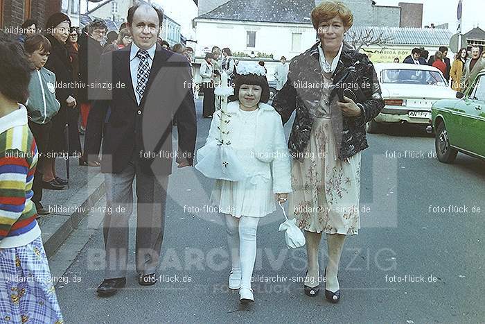 1977 - 1. hl. Kommunion in der St.Peter Kirche Sinzig -Pfarrer Heribert Kraus: HLKMSTPTKRSNPFHRKR-015868