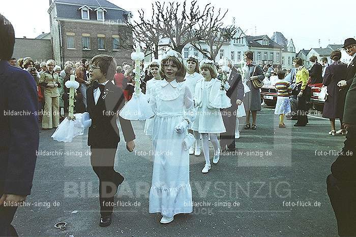 1977 - 1. hl. Kommunion in der St.Peter Kirche Sinzig -Pfarrer Heribert Kraus: HLKMSTPTKRSNPFHRKR-015871