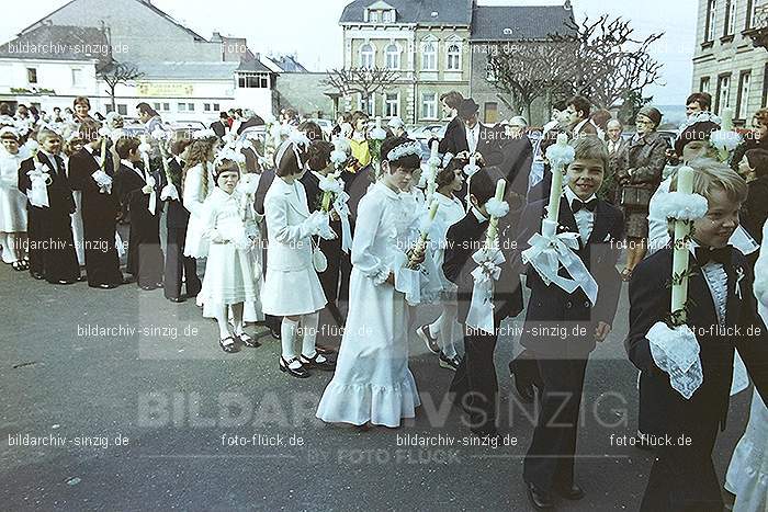 1977 - 1. hl. Kommunion in der St.Peter Kirche Sinzig -Pfarrer Heribert Kraus: HLKMSTPTKRSNPFHRKR-015877