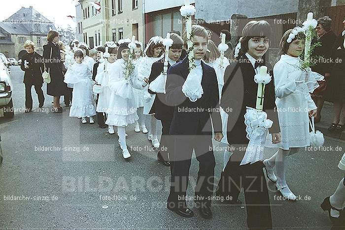 1977 - 1. hl. Kommunion in der St.Peter Kirche Sinzig -Pfarrer Heribert Kraus: HLKMSTPTKRSNPFHRKR-015882