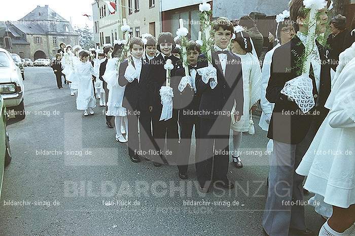 1977 - 1. hl. Kommunion in der St.Peter Kirche Sinzig -Pfarrer Heribert Kraus: HLKMSTPTKRSNPFHRKR-015883