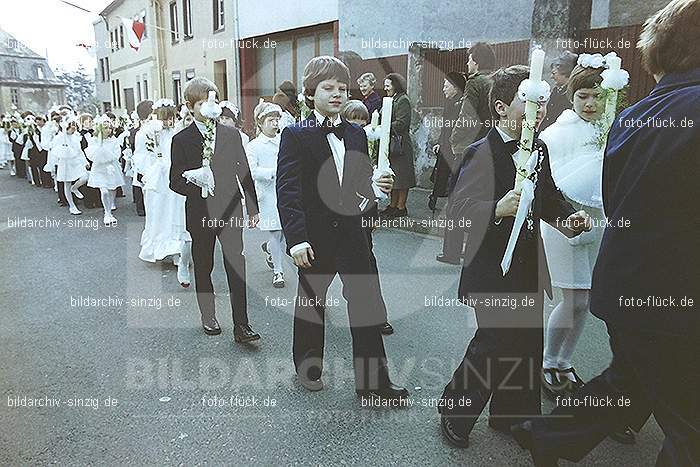 1977 - 1. hl. Kommunion in der St.Peter Kirche Sinzig -Pfarrer Heribert Kraus: HLKMSTPTKRSNPFHRKR-015893