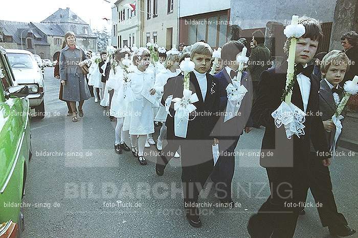 1977 - 1. hl. Kommunion in der St.Peter Kirche Sinzig -Pfarrer Heribert Kraus: HLKMSTPTKRSNPFHRKR-015895