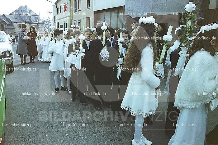 1977 - 1. hl. Kommunion in der St.Peter Kirche Sinzig -Pfarrer Heribert Kraus: HLKMSTPTKRSNPFHRKR-015896