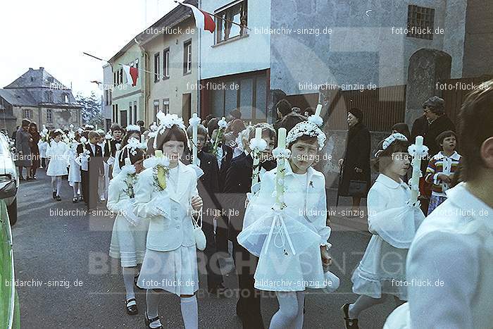 1977 - 1. hl. Kommunion in der St.Peter Kirche Sinzig -Pfarrer Heribert Kraus: HLKMSTPTKRSNPFHRKR-015899