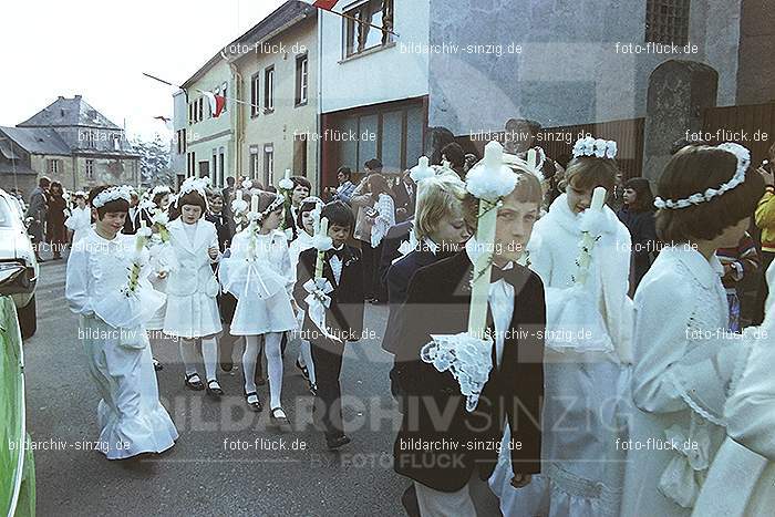 1977 - 1. hl. Kommunion in der St.Peter Kirche Sinzig -Pfarrer Heribert Kraus: HLKMSTPTKRSNPFHRKR-015901