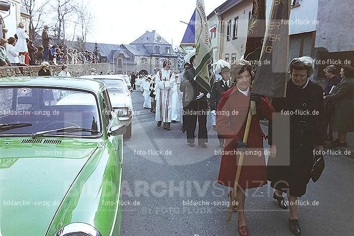 1977 - 1. hl. Kommunion in der St.Peter Kirche Sinzig -Pfarrer Heribert Kraus: HLKMSTPTKRSNPFHRKR-015907
