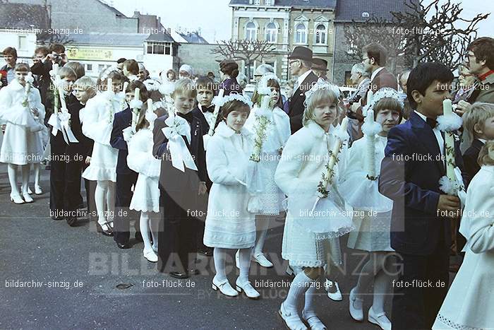 1977 - 1. hl. Kommunion in der St.Peter Kirche Sinzig -Pfarrer Heribert Kraus: HLKMSTPTKRSNPFHRKR-015909