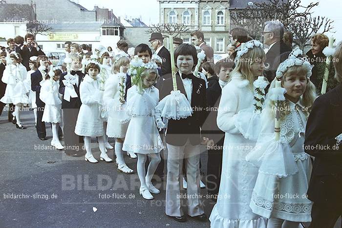 1977 - 1. hl. Kommunion in der St.Peter Kirche Sinzig -Pfarrer Heribert Kraus: HLKMSTPTKRSNPFHRKR-015910